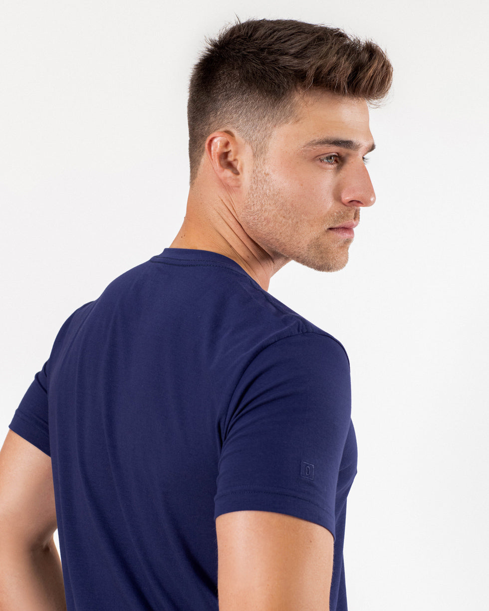 Camiseta em Algodão Egípcio Gola C - Azul Marinho
