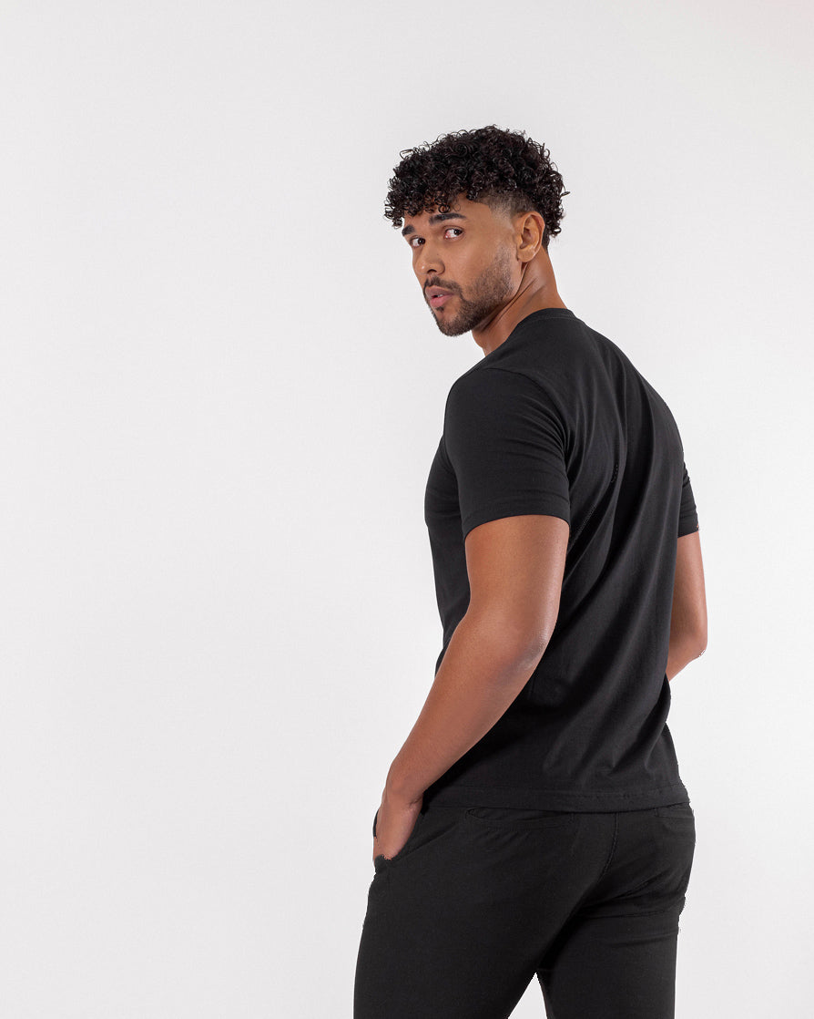 Camiseta em Algodão Ceramic Gola C - Preta