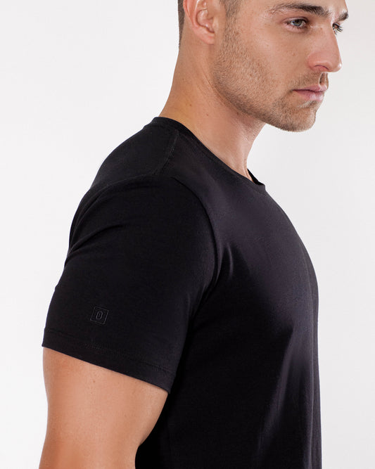 Camiseta em Algodão Pima Gola C - Preta