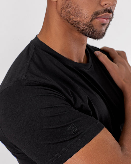 Camiseta em Algodão Ceramic Gola C - Preta