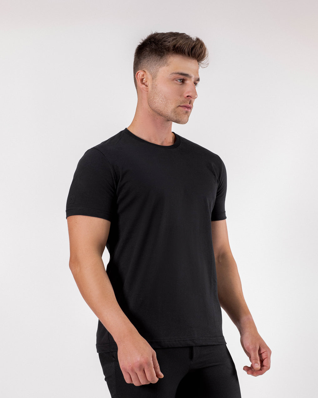 Camiseta em Algodão Egípcio Gola C - Preta